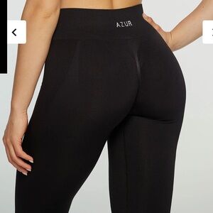 NWOT AZUR PRO SEAMLESS LEGGINGS - ONYX